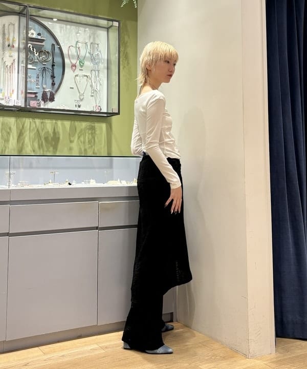 シミズ ネネさんの「BEAMS WOMEN｜EFFE BEAMS / ボートネック ロングスリーブ カットソー」を使ったコーディネート