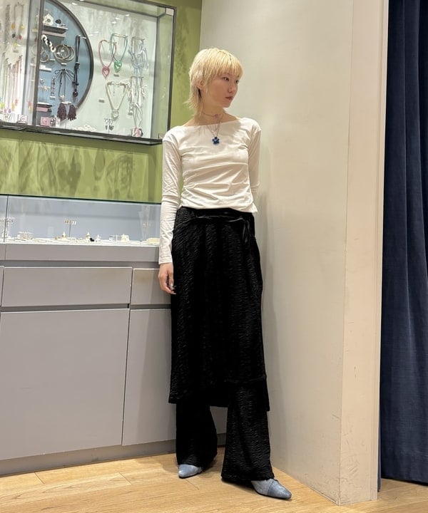 シミズ ネネさんの「BEAMS WOMEN｜EFFE BEAMS / ボートネック ロングスリーブ カットソー」を使ったコーディネート
