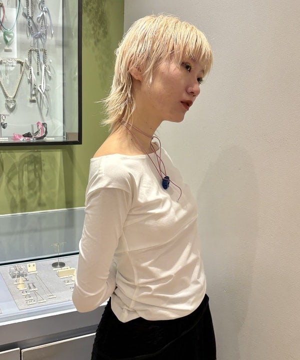 シミズ ネネさんの「BEAMS WOMEN｜EFFE BEAMS / ボートネック ロングスリーブ カットソー」を使ったコーディネート