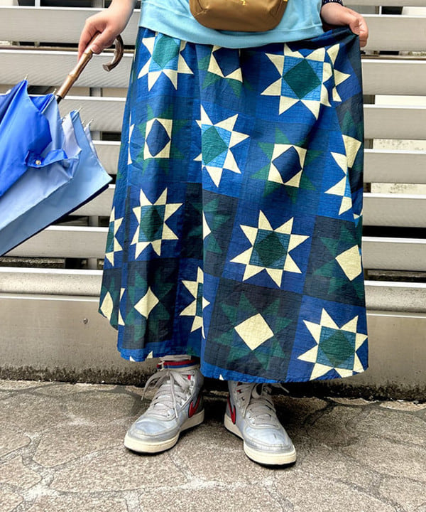 Kyooka Sayakaさんの「BEAMS WOMEN｜BEAMS BOY / BOY キルトプリント ロングスカート」を使ったコーディネート