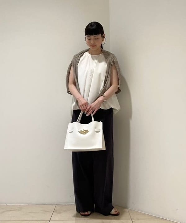 Ichika Hondaさんの「BEAMS WOMEN｜VIOLAd’ORO / TRERO シュリンク クロア トートバッグ M」を使ったコーディネート