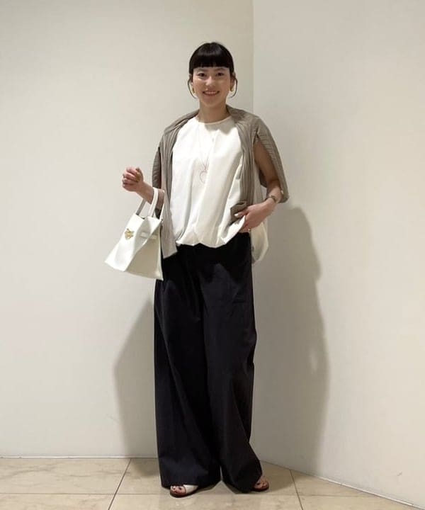 Ichika Hondaさんの「BEAMS WOMEN｜VIOLAd’ORO / TRERO シュリンク クロア トートバッグ M」を使ったコーディネート