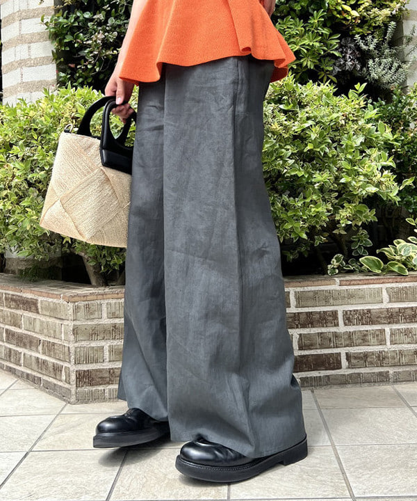 篠崎 香月さんの「BEAMS WOMEN｜Demi-Luxe BEAMS / ノースリーブ ペプラム ニットプルオーバー」を使ったコーディネート