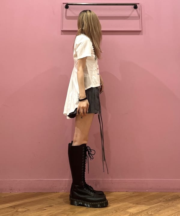 コスゲさんの「BEAMS WOMEN｜▲Dr.Martens / 1B60 BEX 20 ホール ブーツ」を使ったコーディネート