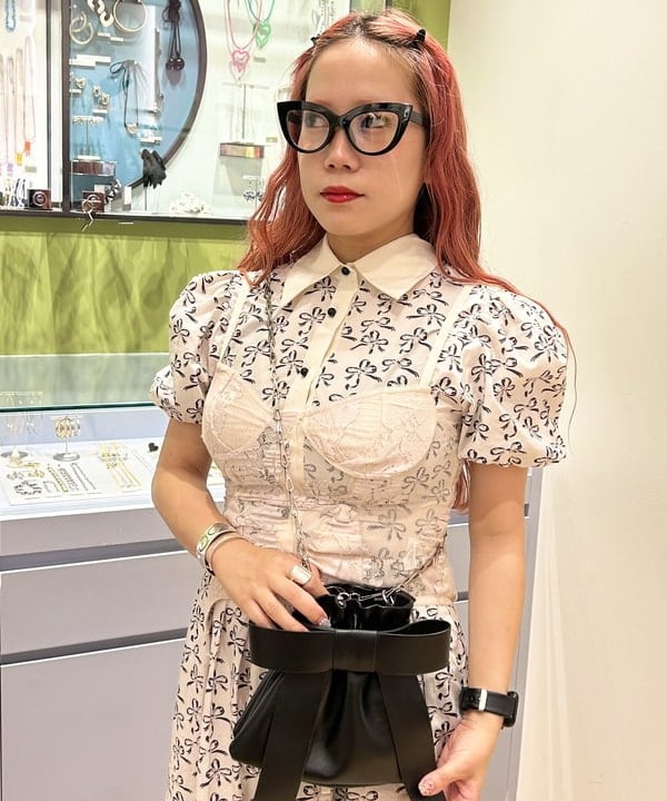 オカベ　アヤカさんの「BEAMS WOMEN｜リボン バッグ」を使ったコーディネート