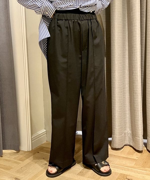 りえさんの「BEAMS WOMEN｜Demi-Luxe BEAMS / ピンタック ジャージー パンツ」を使ったコーディネート