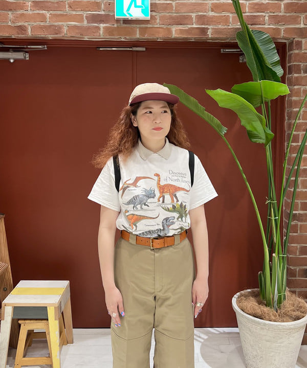 エノモト アミさんの「BEAMS WOMEN｜Dickies × BEAMS BOY / 別注 ワイド ダブルニー パンツ」を使ったコーディネート