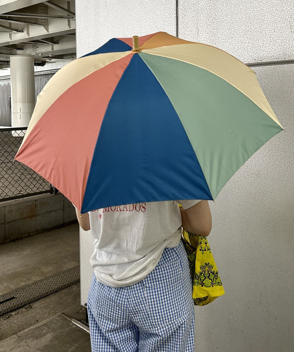 ナツハさんの「BEAMS WOMEN｜BEAMS BOY / 晴雨兼用 カラフル 長傘」を使ったコーディネート