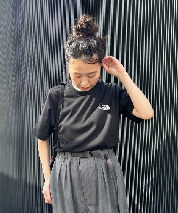 清水 彩乃さんの「BEAMS WOMEN｜Manhattan Portage / 別注 MP1603-3EMB-BMB」を使ったコーディネート