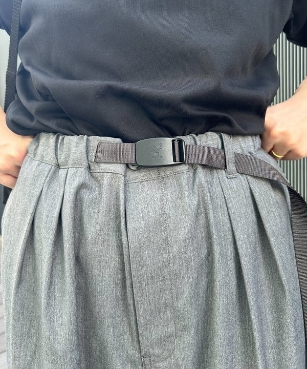 清水 彩乃さんの「BEAMS WOMEN｜Manhattan Portage / 別注 MP1603-3EMB-BMB」を使ったコーディネート