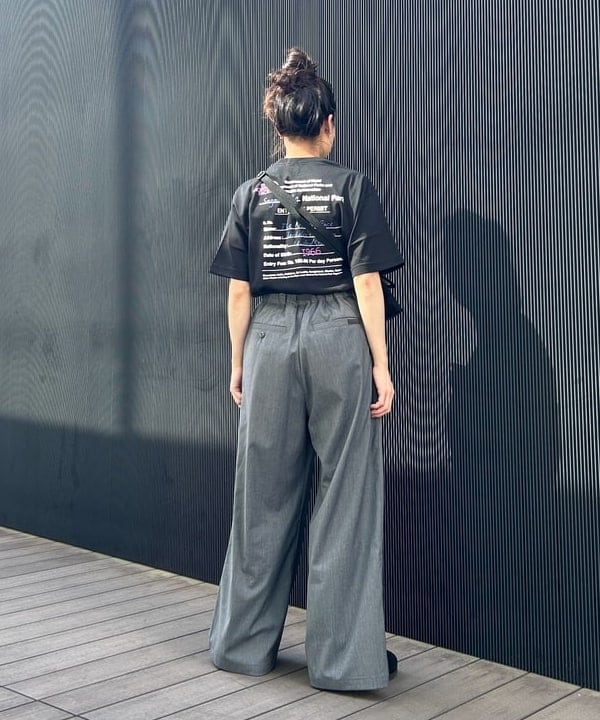 清水 彩乃さんの「BEAMS WOMEN｜Manhattan Portage / 別注 MP1603-3EMB-BMB」を使ったコーディネート