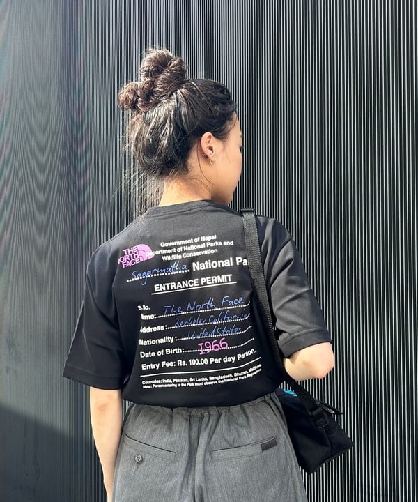 清水 彩乃さんの「BEAMS WOMEN｜Manhattan Portage / 別注 MP1603-3EMB-BMB」を使ったコーディネート