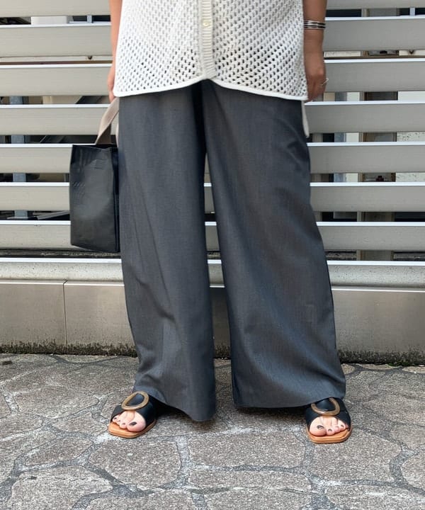 藤井 裕実子さんの「BEAMS WOMEN｜Demi-Luxe BEAMS / メッシュ ポロ襟 ボタンニット」を使ったコーディネート