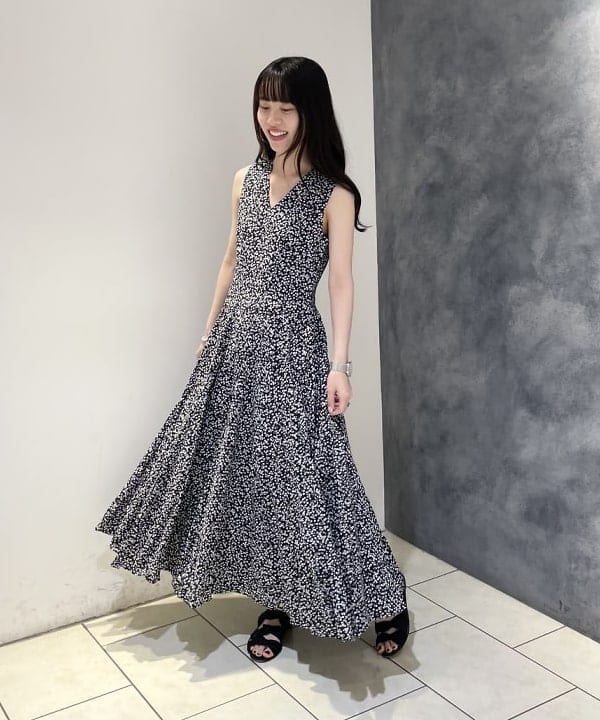 高木 菜央さんの「BEAMS WOMEN｜Demi-Luxe BEAMS / ドルマンスリーブ ショート カーディガン」を使ったコーディネート