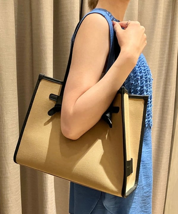 YUIさんの「BEAMS WOMEN｜Demi-Luxe BEAMS / リブ ニット ビスチェ」を使ったコーディネート