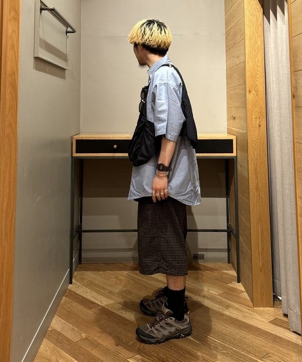 三宅 康平さんの「BEAMS WOMEN｜BEAMS / イージーフィット ボタンダウン シャツ」を使ったコーディネート