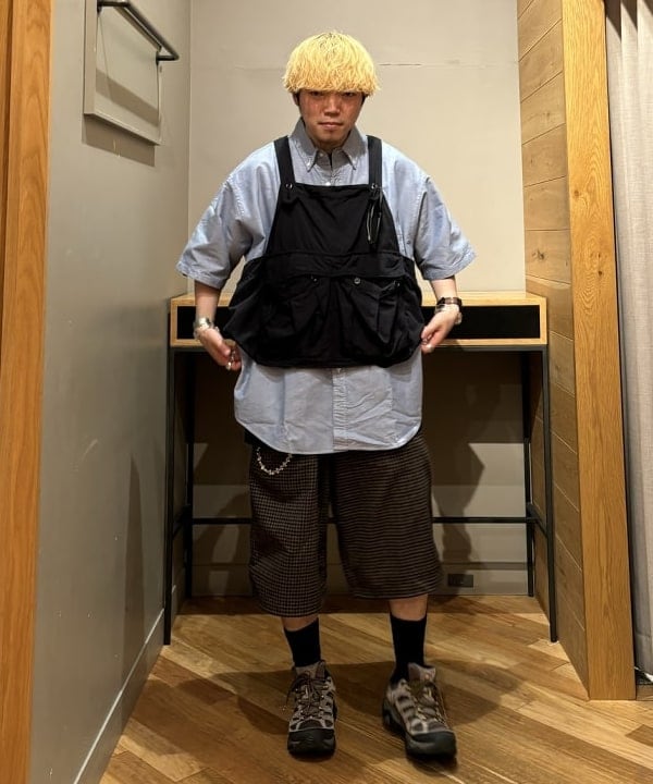三宅 康平さんの「BEAMS WOMEN｜BEAMS / イージーフィット ボタンダウン シャツ」を使ったコーディネート