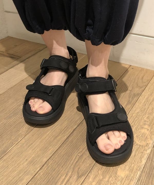 おはぎ(萩原)さんの「BEAMS WOMEN｜MBT / KISUMU CLASSIC」を使ったコーディネート