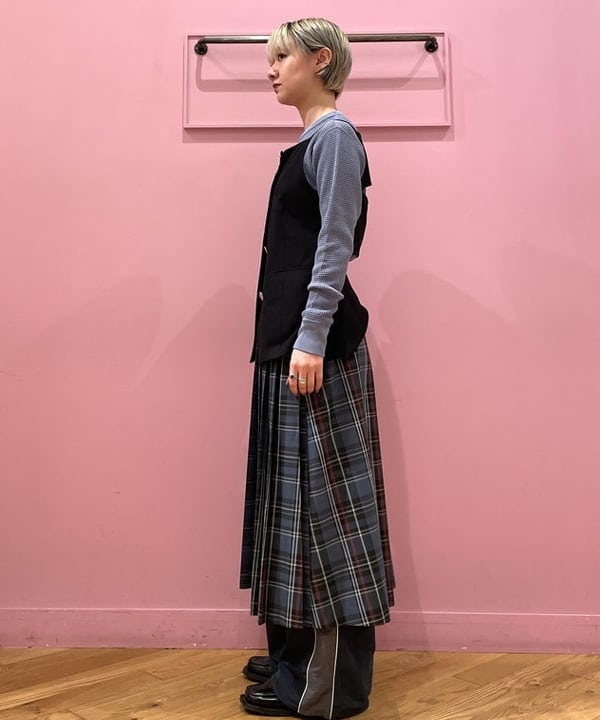 中江梨々香さんの「BEAMS WOMEN｜コットン サーマル クルーネック ロングスリーブ Tシャツ」を使ったコーディネート