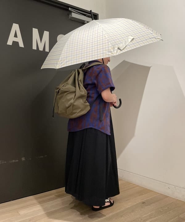 IZUMI MAYUMIさんの「BEAMS WOMEN｜bPr BEAMS / ベーシック アンブレラ 2」を使ったコーディネート