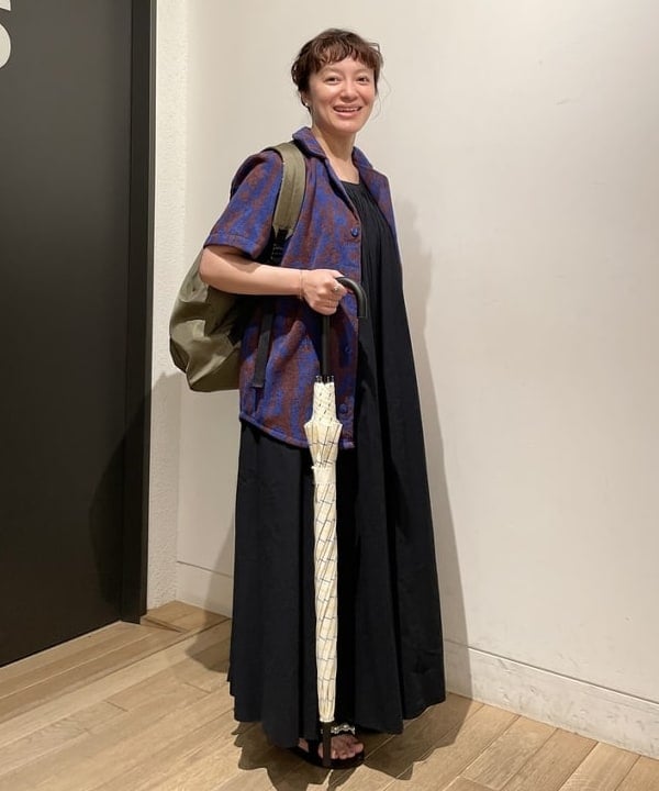 IZUMI MAYUMIさんの「BEAMS WOMEN｜bPr BEAMS / ベーシック アンブレラ 2」を使ったコーディネート