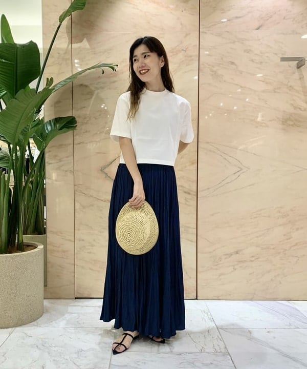 AONO SHIKAMAさんの「BEAMS WOMEN｜スタイリスト佐藤佳菜子 × SLOANE × Demi-Luxe BEAMS / 別注 ショートTシャツ」を使ったコーディネート
