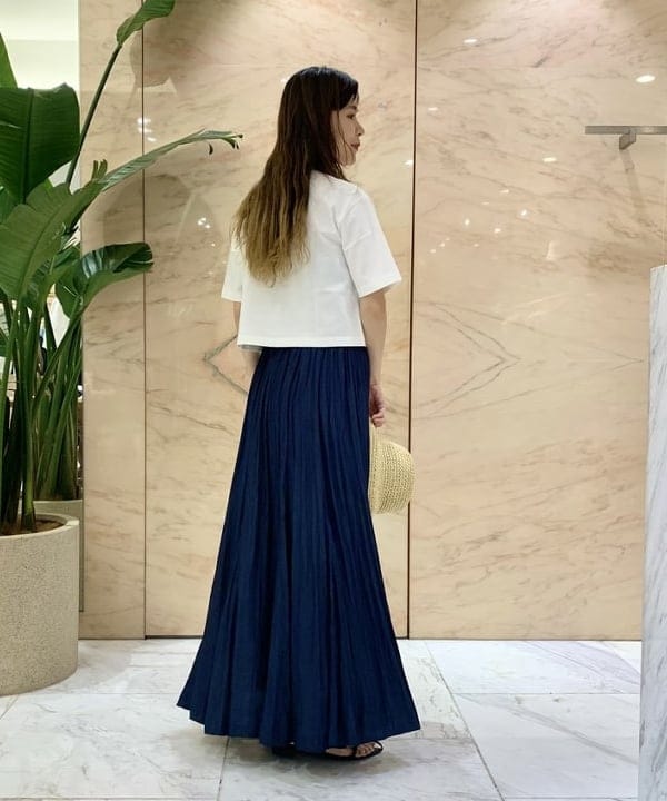 AONO SHIKAMAさんの「BEAMS WOMEN｜スタイリスト佐藤佳菜子 × SLOANE × Demi-Luxe BEAMS / 別注 ショートTシャツ」を使ったコーディネート