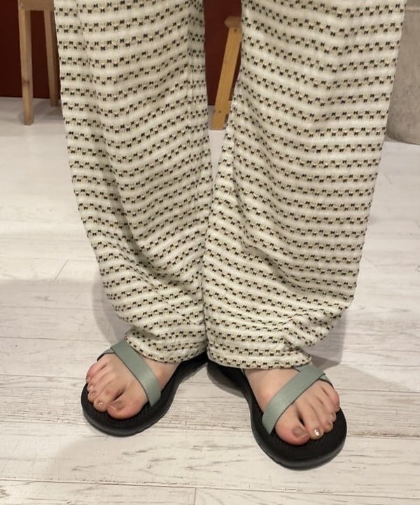 サカサイスズカさんの「BEAMS WOMEN｜Chaco × BEAMS BOY / 別注 Z CLOUD 24SS」を使ったコーディネート