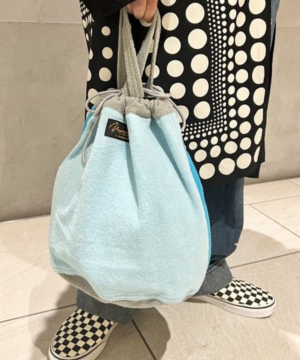 yokoyama shionさんの「BEAMS WOMEN｜BEAMS BOY / 樹脂 パール ロング ネックレス」を使ったコーディネート