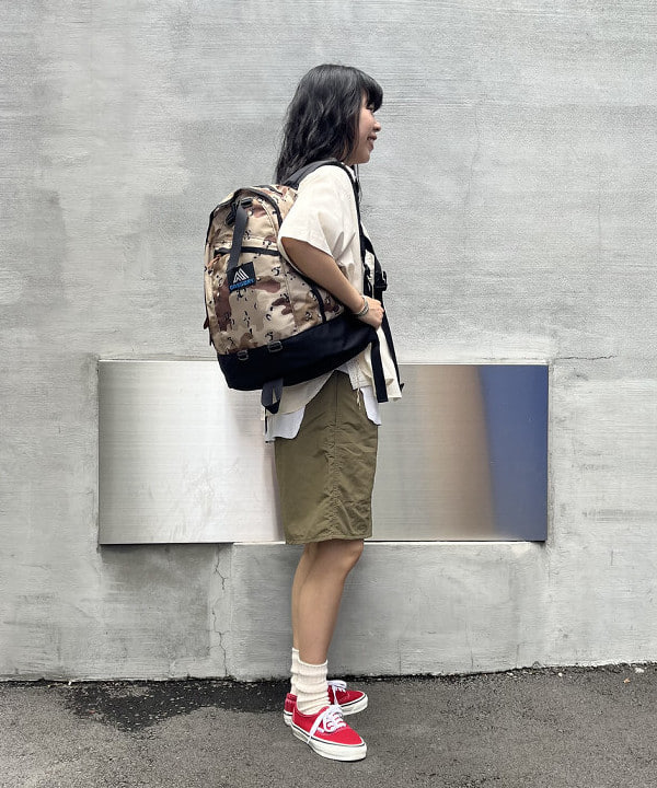 ミナミマリコさんの「BEAMS WOMEN｜GREGORY × BEAMS BOY / 別注 CHOCO CHIP CAMO NICE DAY」を使ったコーディネート