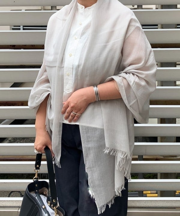 藤井 裕実子さんの「BEAMS WOMEN｜Demi-Luxe BEAMS / コンパクトコットン ストール」を使ったコーディネート