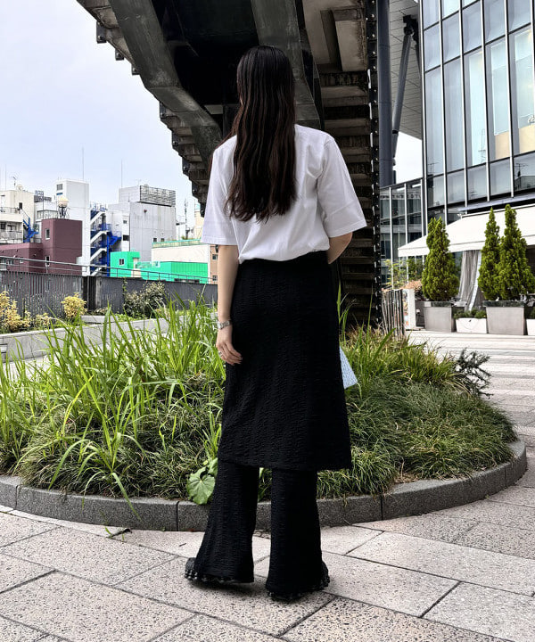 ちりこさんの「BEAMS WOMEN｜MIYAO &times; Ray BEAMS / 別注 NOUS SOMMES DES FLEURS Tシャツ」を使ったコーディネート