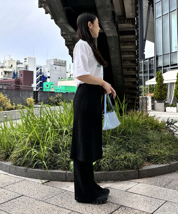 ちりこさんの「BEAMS WOMEN｜MIYAO &times; Ray BEAMS / 別注 NOUS SOMMES DES FLEURS Tシャツ」を使ったコーディネート