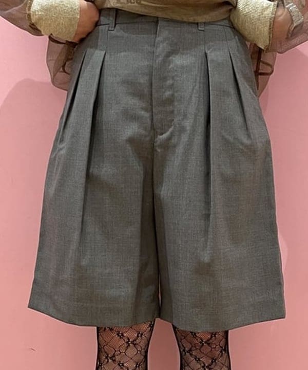 中江梨々香さんの「BEAMS WOMEN｜FARAH / Two Tuck Wide Shorts」を使ったコーディネート