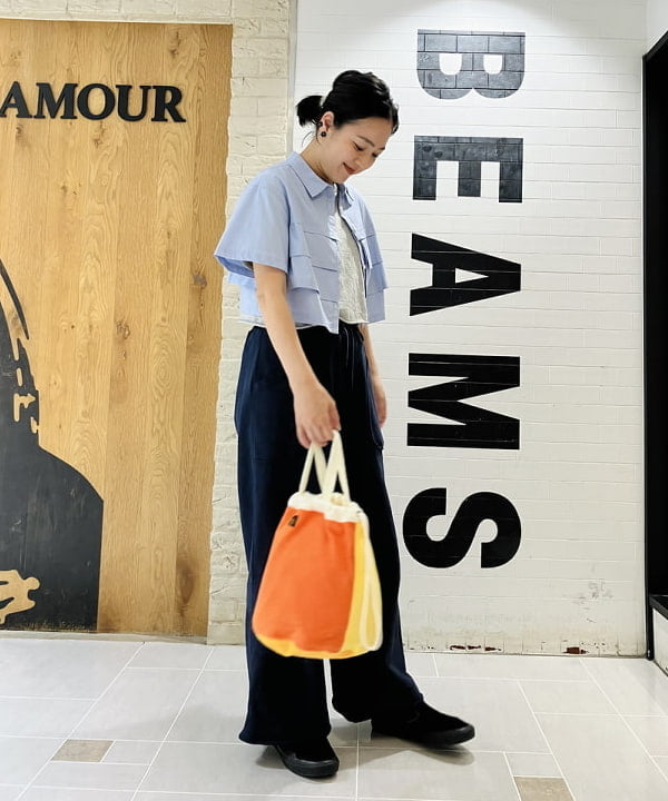 岡 弥生さんの「BEAMS WOMEN｜Ray BEAMS / ティアード クロップド シャツ」を使ったコーディネート