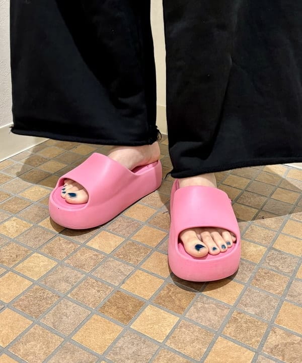 はやしあかねさんの「BEAMS WOMEN｜melissa / FREE PLATFORM SLIDE」を使ったコーディネート