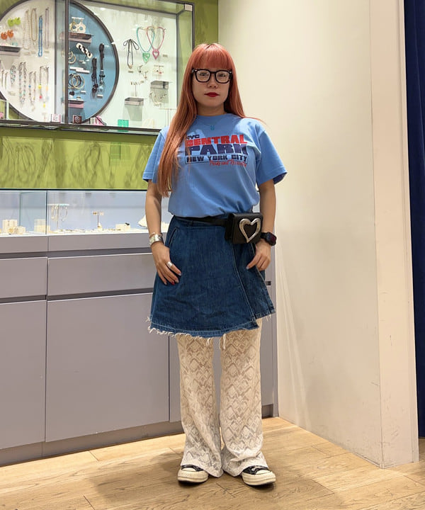 オカベ　アヤカさんの「BEAMS WOMEN｜NYC × GOOD ROCK SPEED × Ray BEAMS / 別注 NYC Tシャツ」を使ったコーディネート