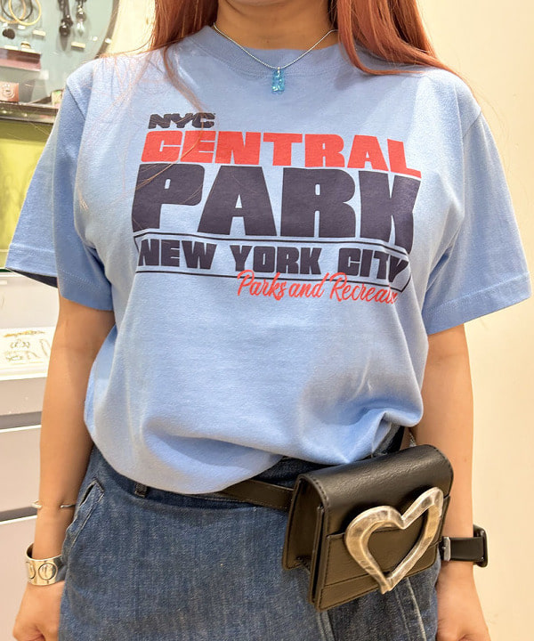 オカベ　アヤカさんの「BEAMS WOMEN｜NYC × GOOD ROCK SPEED × Ray BEAMS / 別注 NYC Tシャツ」を使ったコーディネート