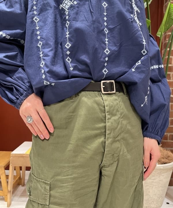 クロサワさんの「BEAMS WOMEN｜【別注】BUZZ RICKSON'S / ポプリン アーミーパンツ」を使ったコーディネート