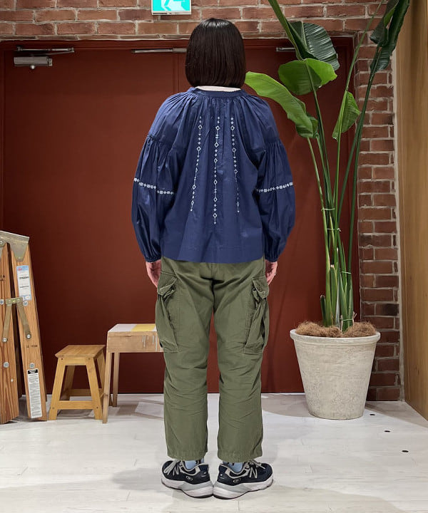 クロサワさんの「BEAMS WOMEN｜【別注】BUZZ RICKSON'S / ポプリン アーミーパンツ」を使ったコーディネート