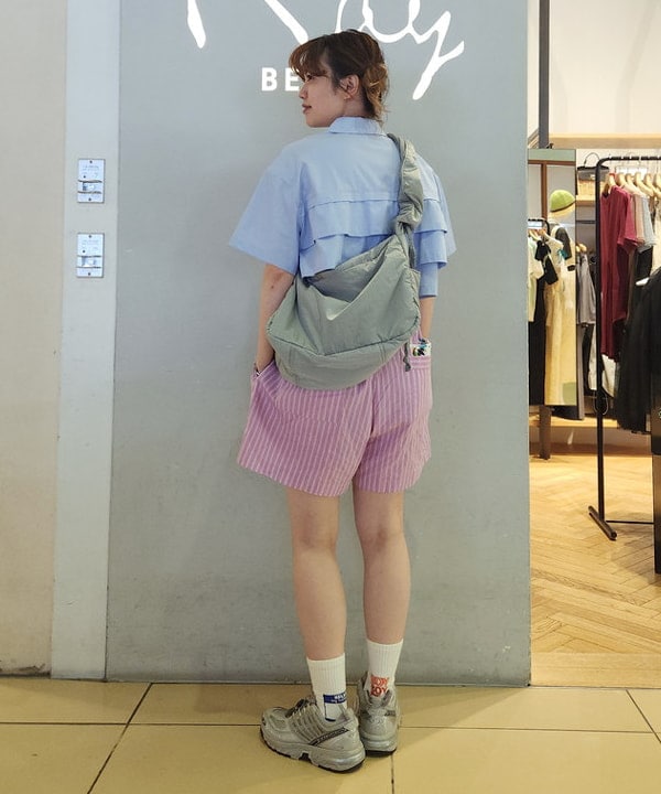 saori KATOさんの「BEAMS WOMEN｜Ray BEAMS / ティアード クロップド シャツ」を使ったコーディネート