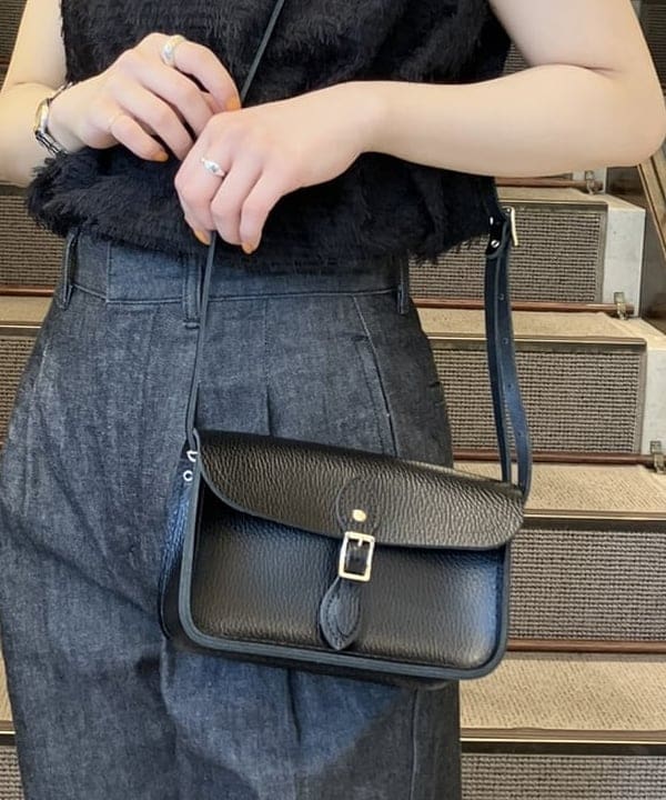 蒲原 捺美さんの「BEAMS WOMEN｜エディター坪田あさみ &times; woadblue &times; Demi-Luxe BEAMS / 別注 2タック デニムパンツ」を使ったコーディネート