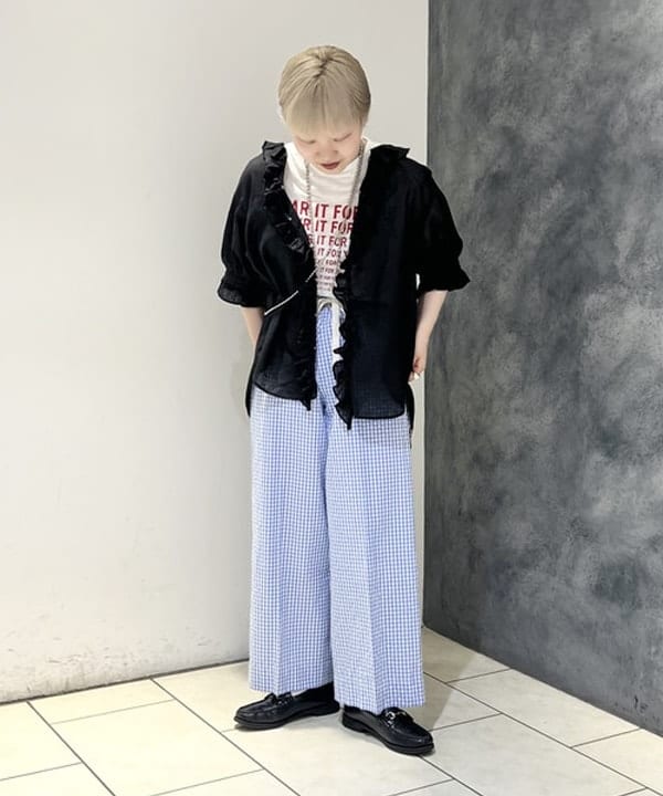 yokoyama shionさんの「BEAMS WOMEN｜ラインロゴ ショートスリーブ Tシャツ」を使ったコーディネート