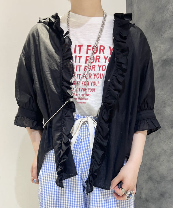 yokoyama shionさんの「BEAMS WOMEN｜ラインロゴ ショートスリーブ Tシャツ」を使ったコーディネート