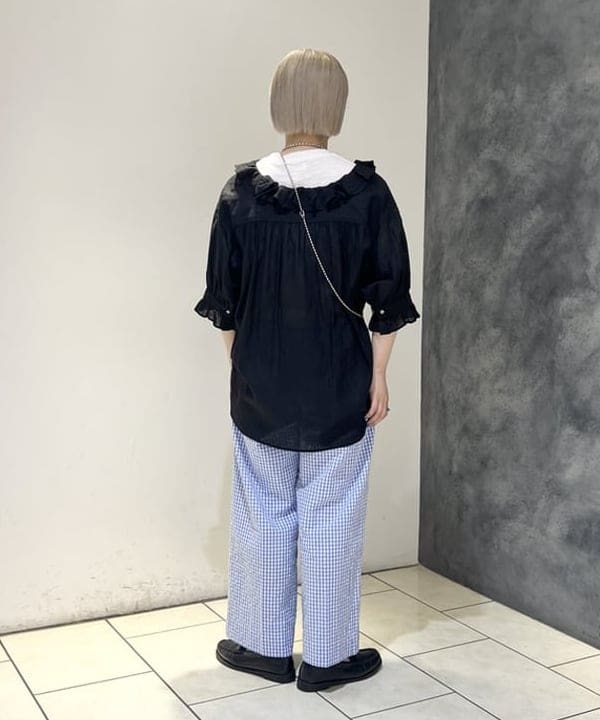 yokoyama shionさんの「BEAMS WOMEN｜ラインロゴ ショートスリーブ Tシャツ」を使ったコーディネート