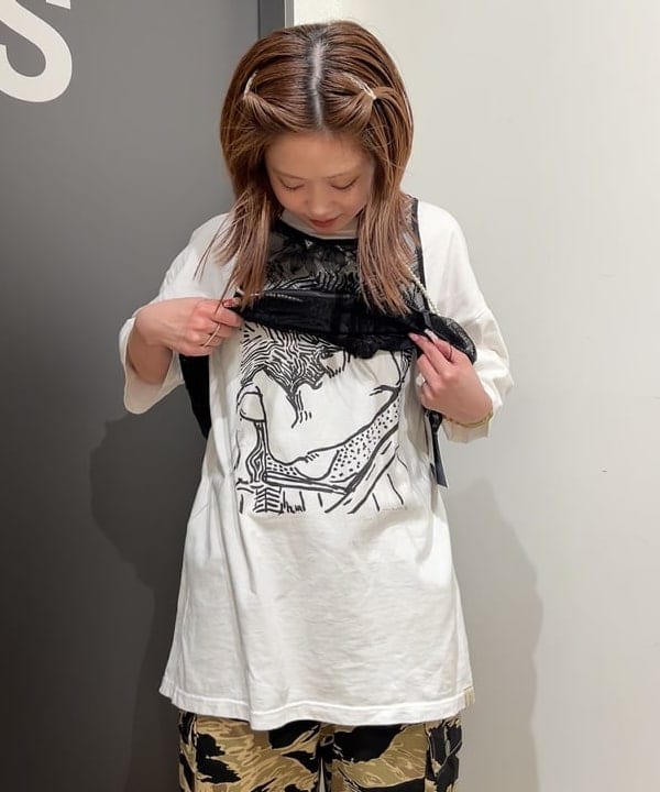 安藤 菜央さんの「BEAMS WOMEN｜BEAMS BOY / 樹脂 パール ロング ネックレス」を使ったコーディネート