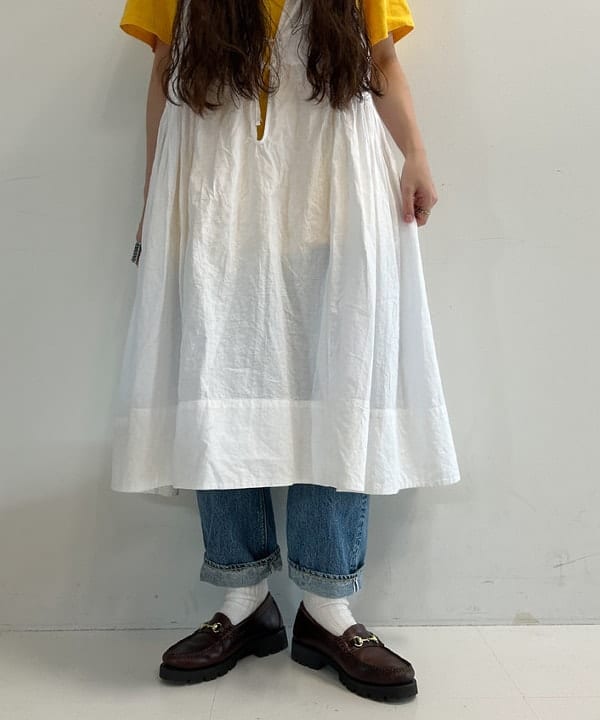 清水 彩乃さんの「BEAMS WOMEN｜BEAMS BOY / 晴雨兼用 カラフル 折りたたみ傘」を使ったコーディネート