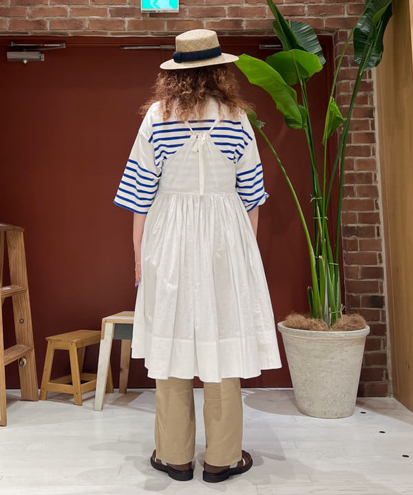 エノモト アミさんの「BEAMS WOMEN｜BEAMS BOY / BBロゴ ショップバック」を使ったコーディネート