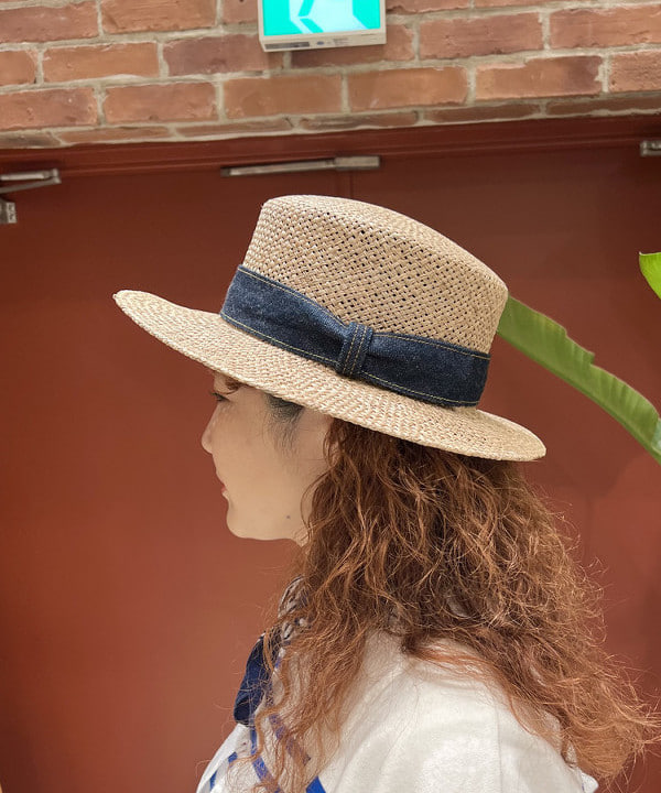エノモト アミさんの「BEAMS WOMEN｜BEAMS BOY / BBロゴ ショップバック」を使ったコーディネート