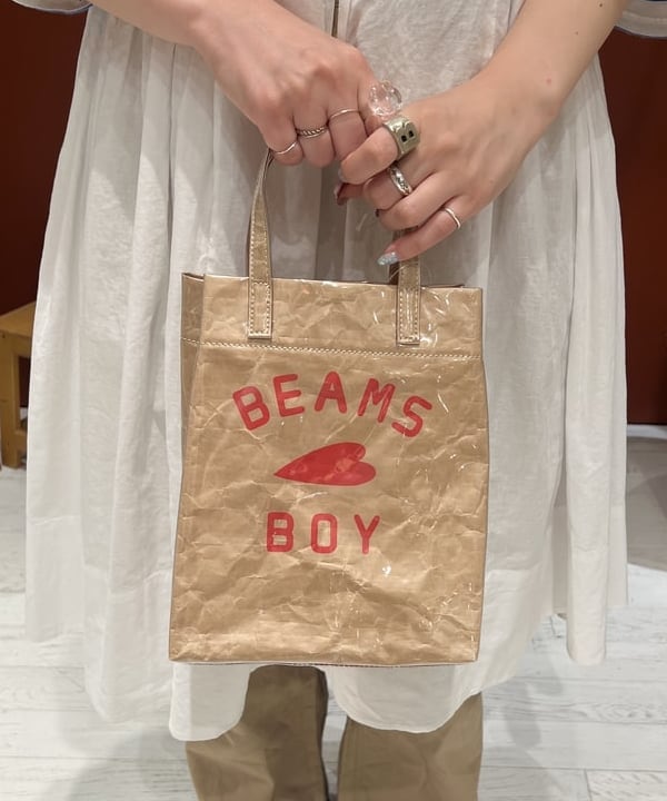 エノモト アミさんの「BEAMS WOMEN｜BEAMS BOY / BBロゴ ショップバック」を使ったコーディネート